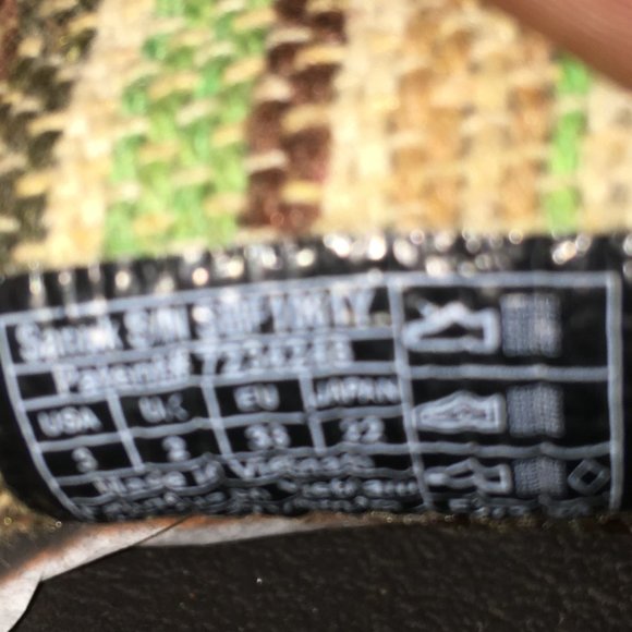 Sanuk Kids Slippers in Olive Green - Picture 9 of 10